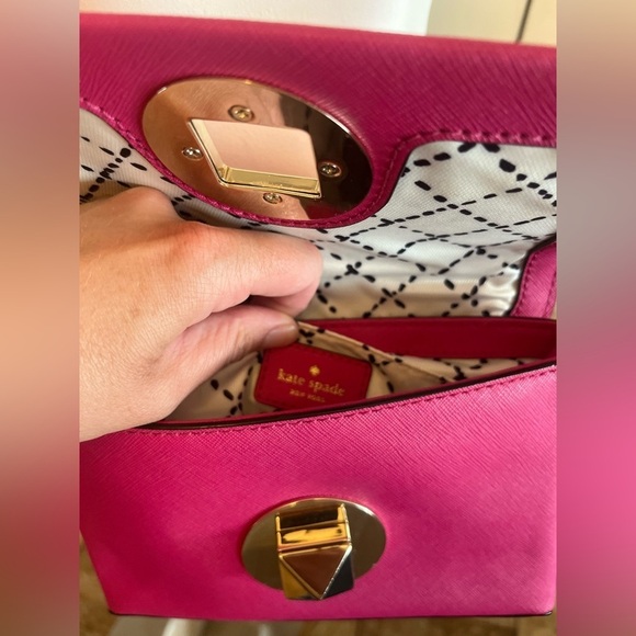 Kate Spade Pink Crossbody Bag with Structured Design - Picture 3 of 9
